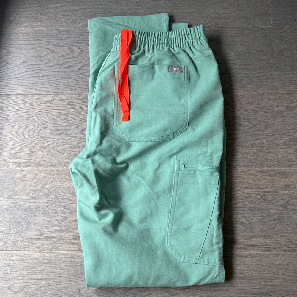Figs Yola Slim Scrub Pants in size small petite jade color - Picture 3 of 3